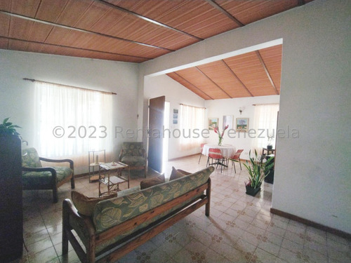 Amplia Casa En Venta Con Anexo Servicio De Internet Excelente Precio Los Samanes Maracay Estef 23-21298