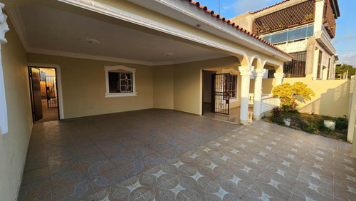 Vendo Casa De 1 Nivel Con Patio En Prado Oriental, San Isidr