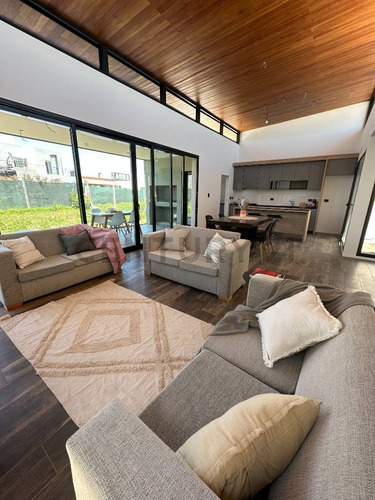 Casa En Venta En El Quimilar A Estrenar De 3 Dormitorios