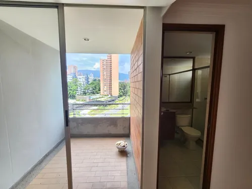 Apartamento En Venta En Los Balsos. Cod V11997