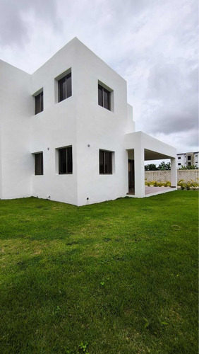 Alquilo Villa De 4 Habitaciones Más Servicio, Línea Blanca