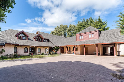 Casa En Venta De 7 Dorm. En Puerto Varas