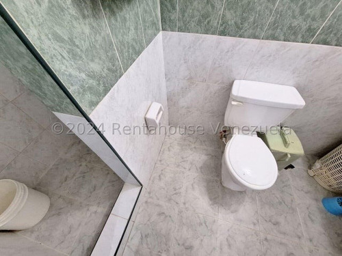 Casa En Venta En El Trigal Cabudare 24-20169 Dh