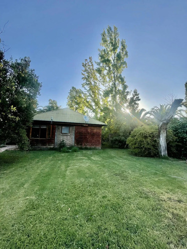 Espléndida Parcela Con Linda Casa Familiar En Venta
