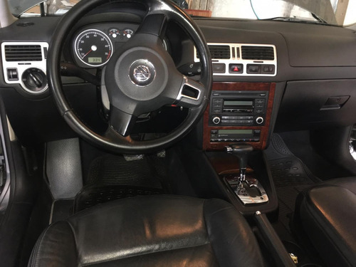 Volkswagen Bora 1.8 Highline T Tiptronic Cuero 2011