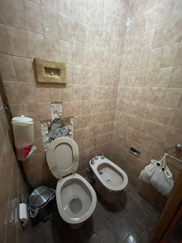 Casa Multifamiliar De 300 M2 En Pleno Echesortu