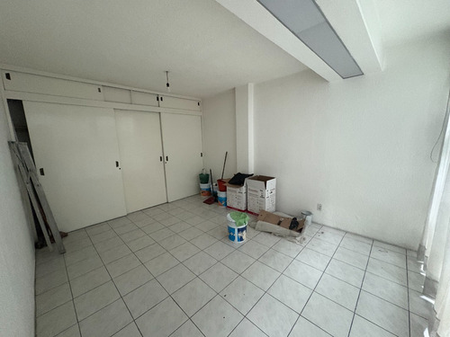 Loft Amplio Y Remodelado Sobre Circuito Interior, Ideal Para Vivir Cómodo