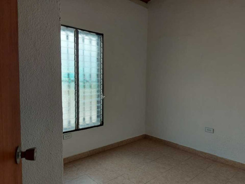 Imagen 9 de 17 de Casa En Urb Aguasal Cerca De Villa Lago En Ciudad Alianza