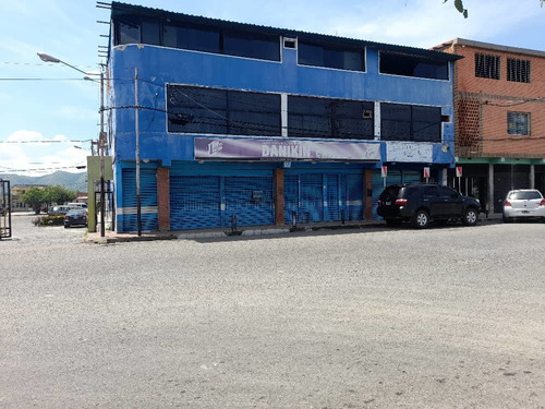 Imagen 2 de 9 de Local En Valencia, Licencia De Licores, 18 Habitac. Oferta