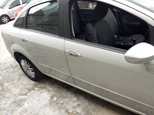 Fiat Linea 2013 1.8 16v Essence Flex Dualogic 4p