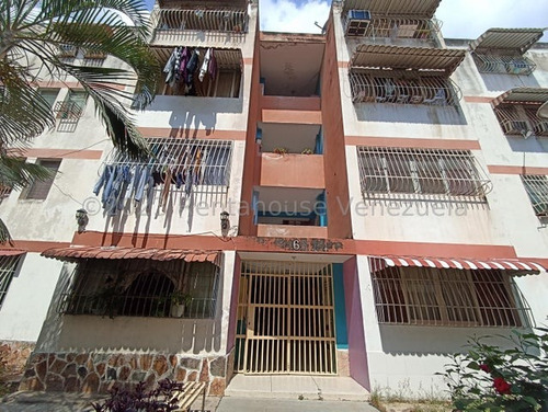 Apartamento En Venta En El Conjunto Residencial Mariara Zono Central De Mariara. Mls.23-19702. Ejgp