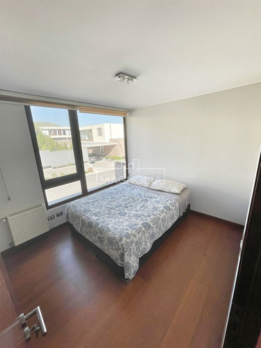 Casa En Venta De 4 Dorm. En Colina