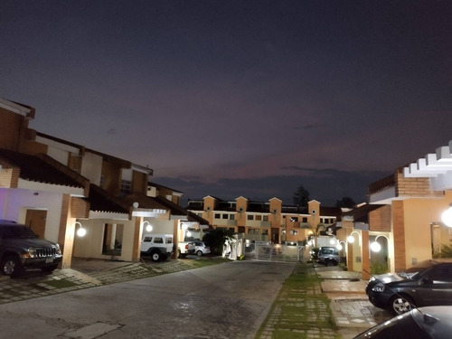 Townhouse En Monte Plata Trigal Norte Planta 100% Y Pozo