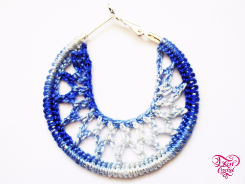 Zarcillos De Argollas Crochet Color Azul Con Blanco Degradé