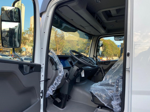 Imagem 7 de 10 de Vw 24-280 Consteletion Prime Ano 2022 Chassis 0km