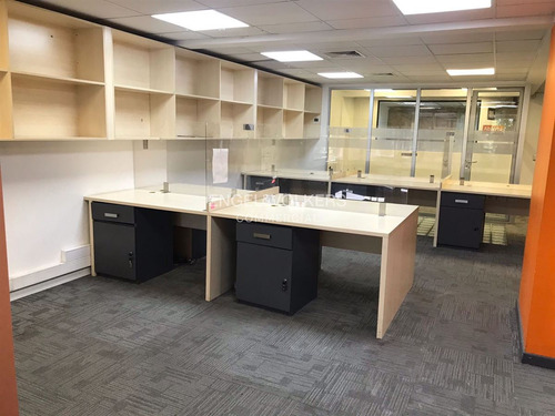 Arriendo Amplisima Oficina Amoblada En Edificio Boutique