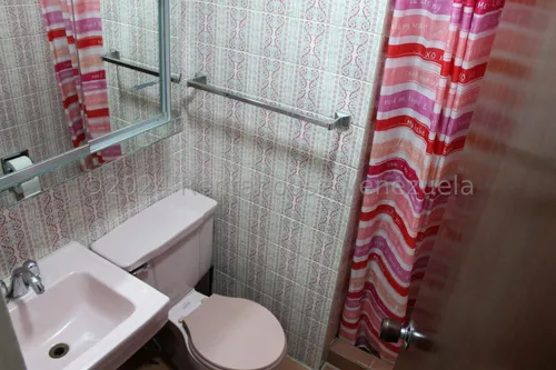 Apartamento En Venta. Res. Marlene. Santa Paula. Cecilia Gutierrez. 25-15158