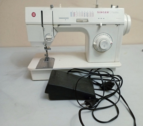 Máquina De Coser Singer Facilita 2868c