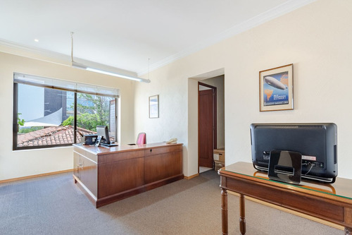 Casa Con Uso De Suelo Para Oficina En Venta , Pedregal