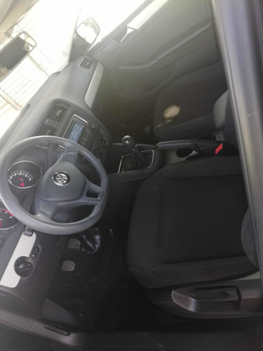 Imagen 8 de 12 de Volkswagen Jetta 2015 2.5 Trendline Mt