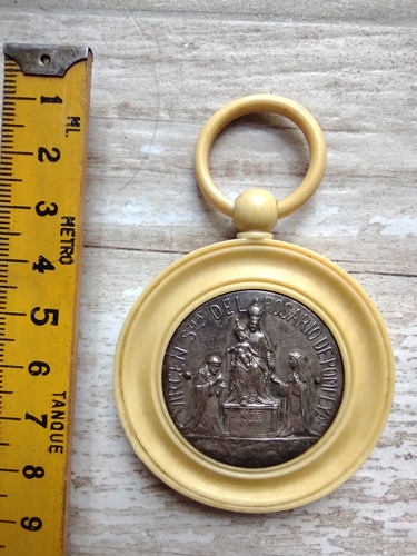 Antigua Medalla Baquelita Nuestra Señora De Pompeya Virgen