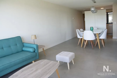 Vende Apartamento De 2 Dormitorios En Greenlife, Punta Del Este 