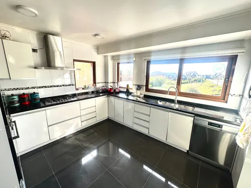 comprar Maravillosa Y Sólida Casa En Fundo El Venado, Frente A Plaza