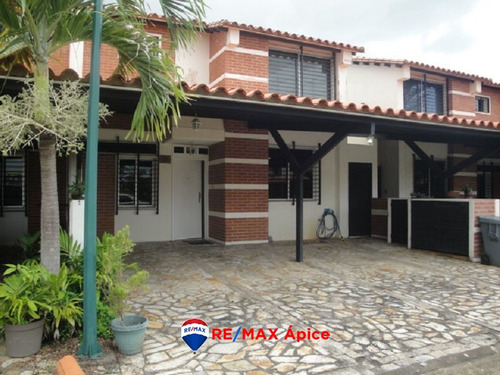 Imagen 1 de 4 de En Venta Town House En Lomas Del Sol, Urb. Palma Real Tipuro