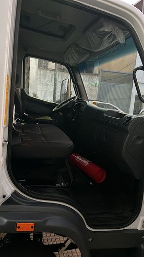 Mercedes Benz Accelo 815 / 2023 / Autoglas