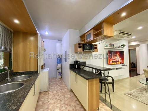 En Venta Hermoso Apartamento En Urb. La Soledad #25-21841 Rm