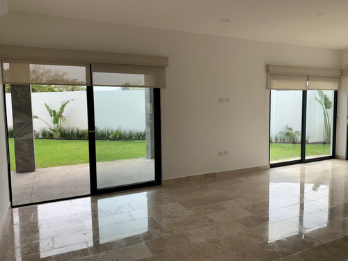 Residencia En Venta En Punta Tiburón Marina & Golf En La Riviera Veracruzana, 4 Recámaras Cada Una Con Baño, Alberca, Cuarto De Servicio