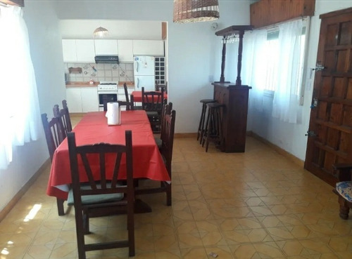 Imagen 5 de 9 de Chalet En La Lucila Del Mar Super Comoda A 200 Metros Del Pinar !!