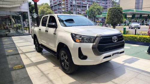 Toyota Hilux 2.7 Cabina Doble Sr Mt