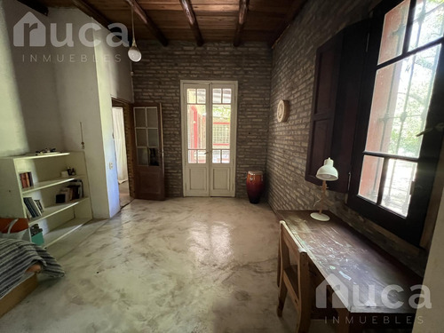 Venta | Pintoresca Casa Rustica De 4 Dorm C/jardin | Barrio Residencial La Bota