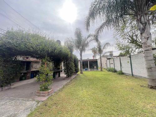 Casa 2 Dormitorios Con Parque, Arturo Segui. Venta