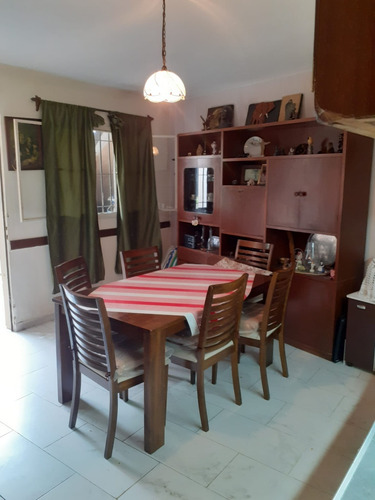Vendo Casa Muy Linda Con Todo Lo Que Buscas. P. U 178m2 Jardín, Garaje, 3 Dorm, 2 Baños, Fondo, Parrillero, Azotea, Todo En Una Planta. Usd 265.000 Dólares