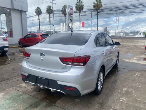 Imagen 3 de 15 de Kia Kia Rio Sedan 2019 4p Lx, 1.6 L Mpi Tm6, Ve, Ba, Bl, Ra