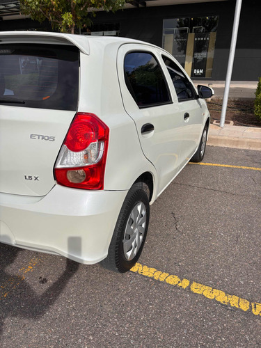 Toyota Etios 1.5 Sedan X