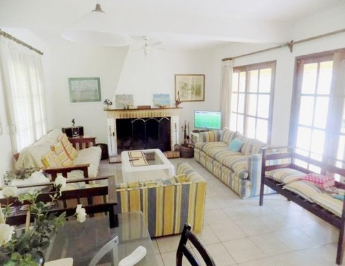 Casa En Alquiler Por Temporada De 4 Dormitorios En El Tesoro