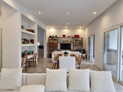 Imagen 9 de 29 de Retasada! Excelente Casa En Venta En Nordelta! Muy Buena Ubicacion, Calidad Premium!!