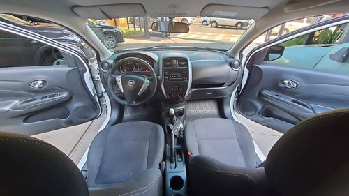 Imagem 10 de 13 de Nissan Versa