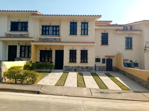 Townhouse Amoblado En Naguanagua, Res. Las Taparitas (yl)