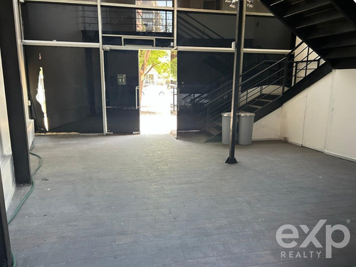 Local Comercial En Arriendo En Las Condes En Primer Piso