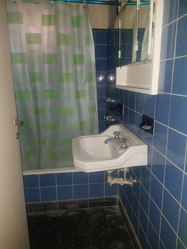 Departamento De 2 Amb A La Calle Con Balcon En Venta -