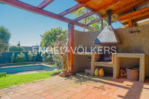 Acogedora Casa Estilo Colonial