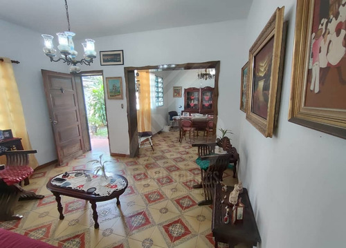 Se Vende Casa En El Rosal, De Estratégica Ubicación Habitable 5/5/5 Interesante Potencial Comercial Y Residencial Con Posibilidades De Ampliar
