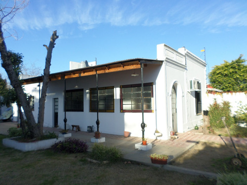 Vende. Llavallol. Casa Nueva Con Dos Grandes Lotes!!!