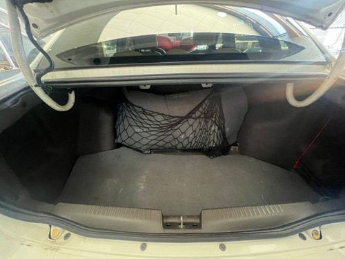 Fiat Grand Siena 1.6 16v Essence Flex Dualogic 4p