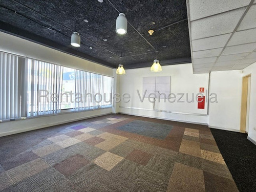 Amplio Y Moderno Local Comercial De 2 Niveles En Alquiler Este De Barquisimeto. Avenida Terepaima 25-12317 As-m