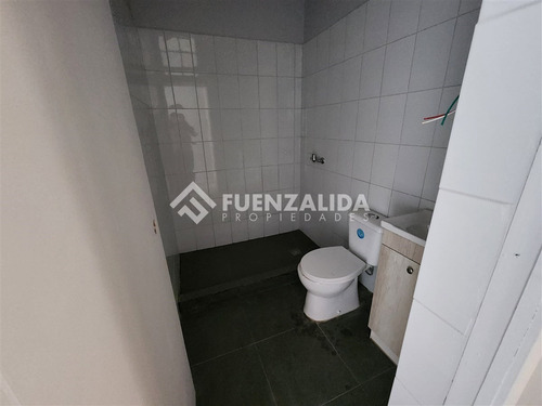 Casa En Venta De 5 Dorm. En Santiago